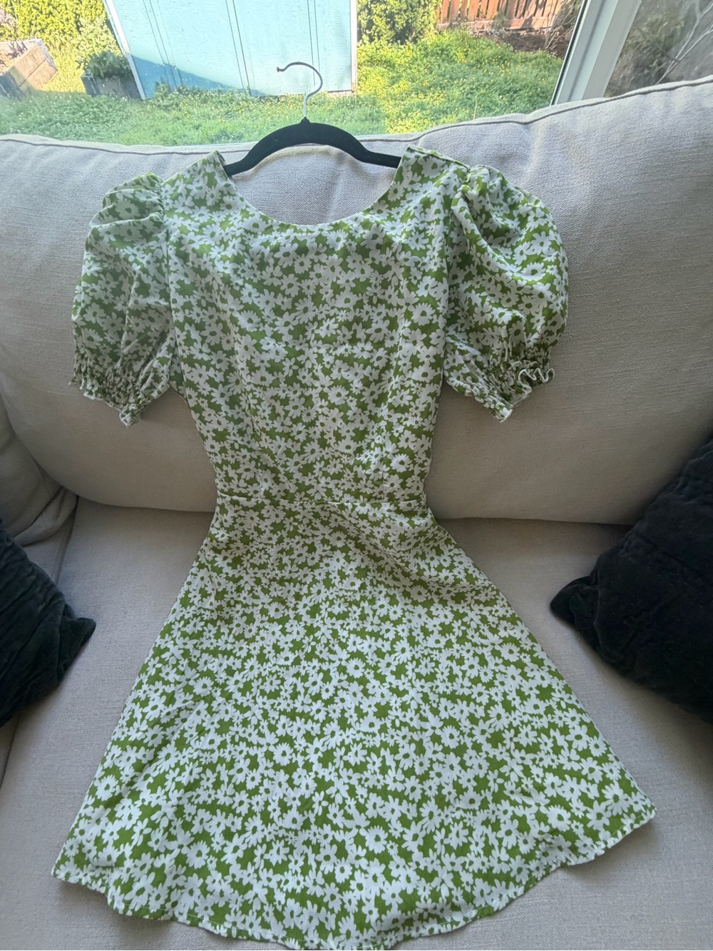 Forever 21 Green and White Daisy Puff-Sleeve Mini Dress
